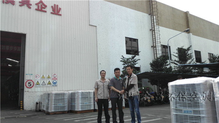潤東方環保空調工程師與科龍模具領導合影